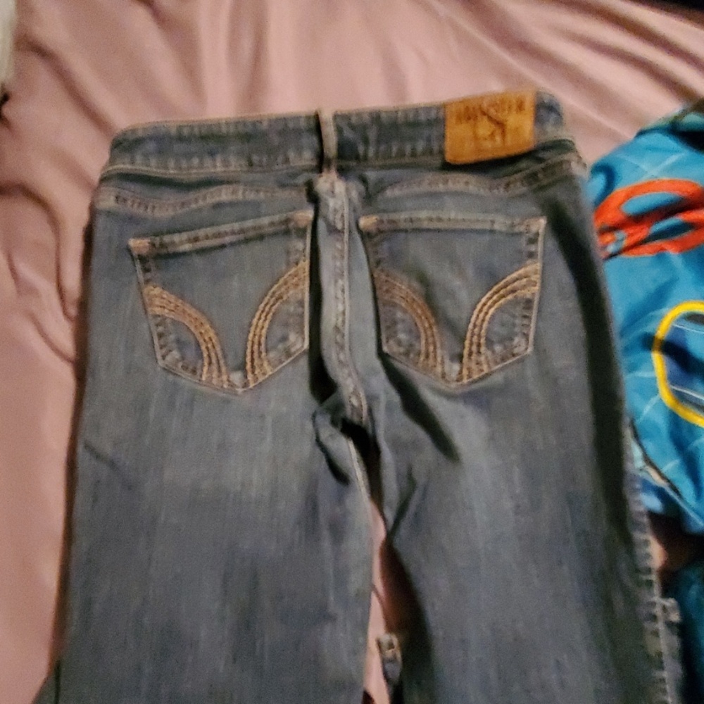 Hollister 25x33
